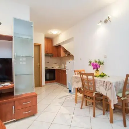 Longo Apartment *